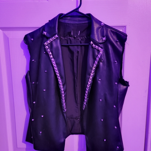 Real Studded leather vest with backpatch - Picture 3 of 7